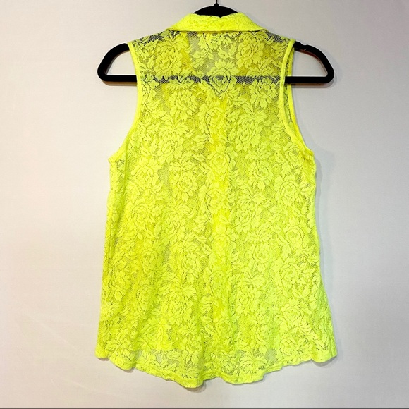 Lace button down tank top - Picture 2 of 3